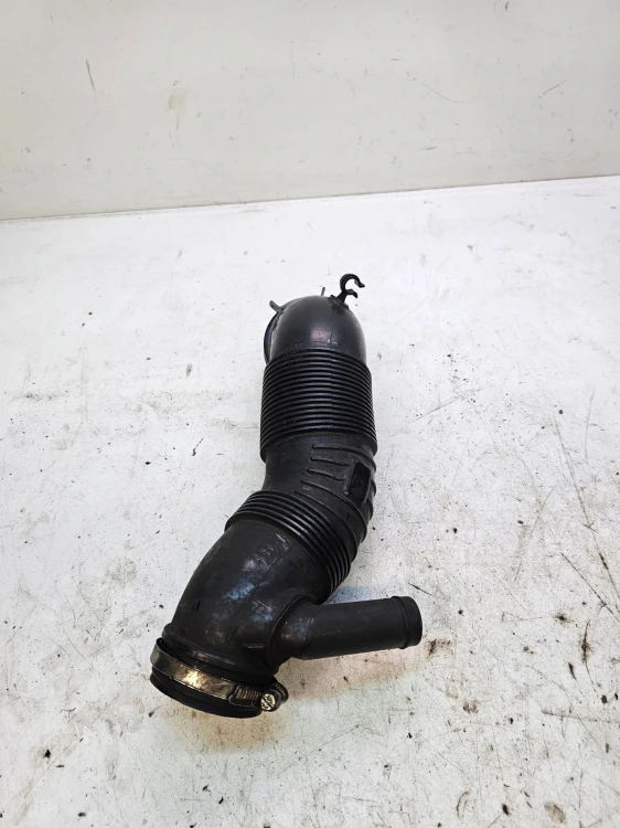 RURA DOLOT POWIETRZA AUDI Q3 8U VW 5N0129656
