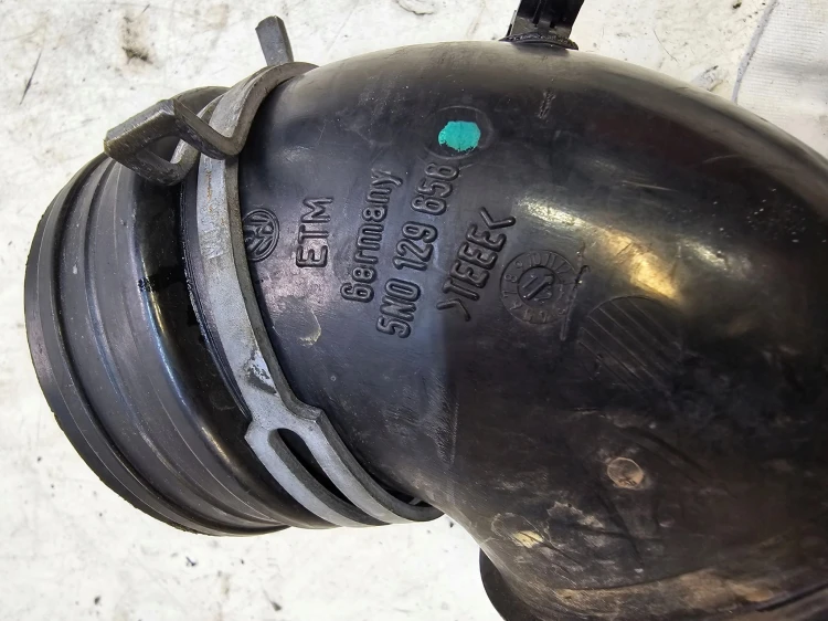 RURA DOLOT POWIETRZA AUDI Q3 8U VW 5N0129656