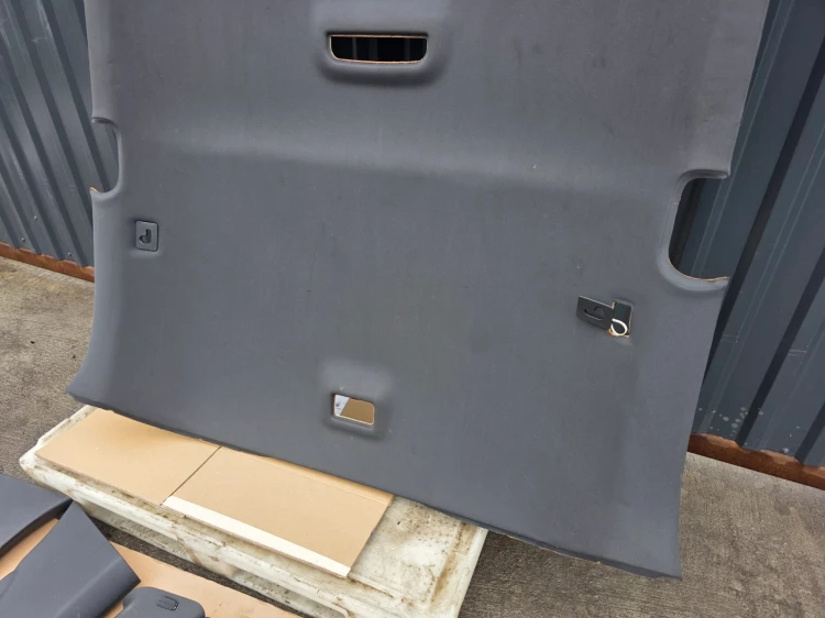 PODSUFITKA AUDI Q7 4L 4L0867505M K23 SOUL S LINE KOMPLET !!!