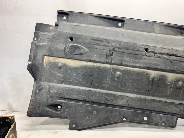 OSŁONA PODWOZIA PRAWA DUŻA AUDI A6 C6 4F0825208F 1/25