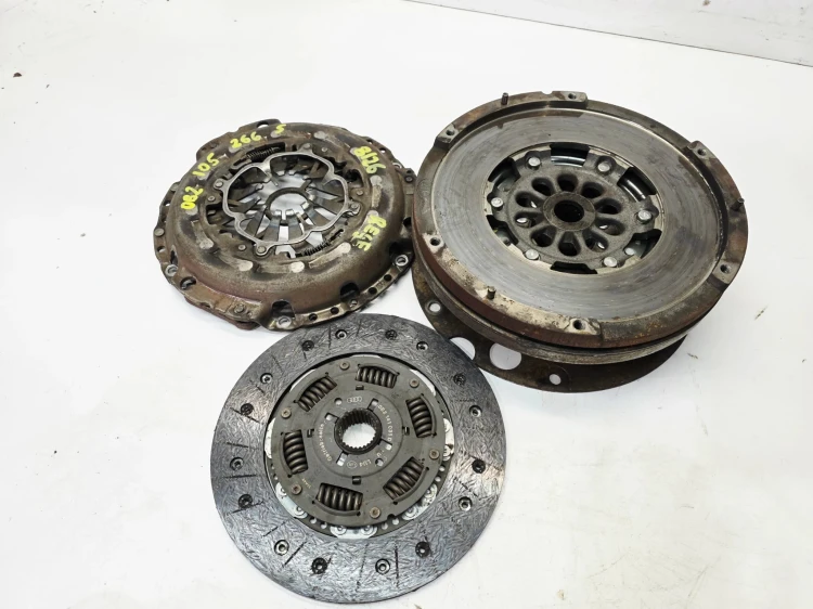 KOŁO DWUMASOWE SPRZĘGŁO AUDI A4 B8 A5 2.0 TDI TFSI 0B2105266S 8/26