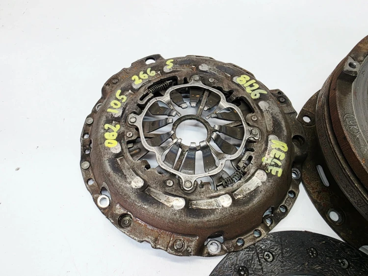 KOŁO DWUMASOWE SPRZĘGŁO AUDI A4 B8 A5 2.0 TDI TFSI 0B2105266S 8/26