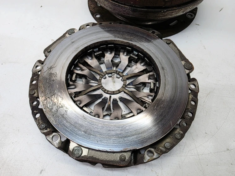 KOŁO DWUMASOWE SPRZĘGŁO AUDI A4 B8 A5 2.0 TDI TFSI 0B2105266S 8/26