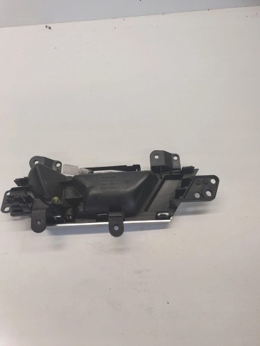 KLAMKA WEWNĘTRZNA PRAWY TYŁ AUDI A6 C6 4F0839020D