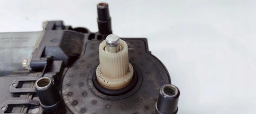 SILNIK SILNICZEK SZYBY PRAWY TYŁ AUDI A6 C5 0130821784