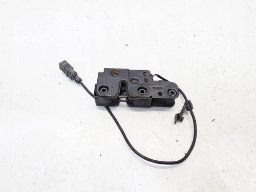 ZAMEK MASKI RYGIEL Z PASA PRZEDNIEGO AUDI A4 B8 A5 8T Q5 8K0823509