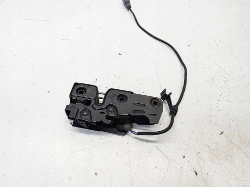 ZAMEK MASKI RYGIEL Z PASA PRZEDNIEGO AUDI A4 B8 A5 8T Q5 8K0823509