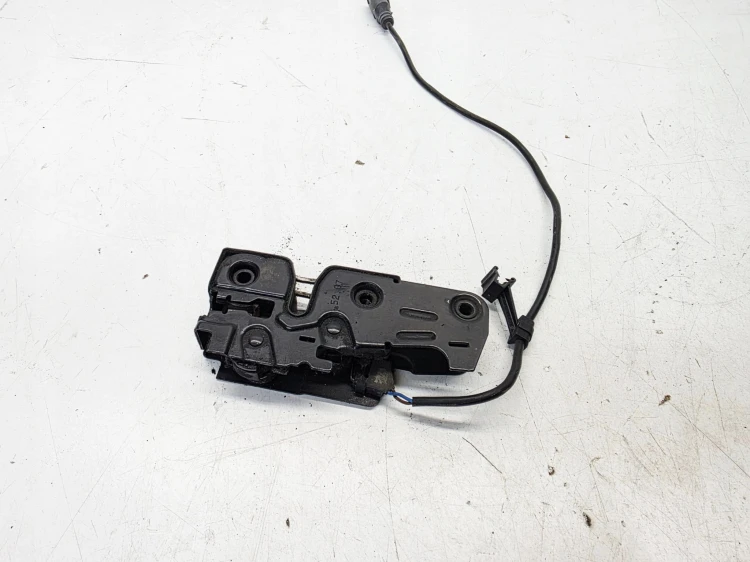 ZAMEK MASKI RYGIEL Z PASA PRZEDNIEGO AUDI A4 B8 A5 8T Q5 8K0823509