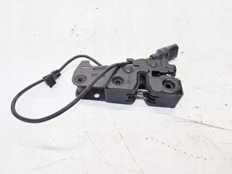 ZAMEK MASKI RYGIEL Z PASA PRZEDNIEGO AUDI A4 B8 A5 8T Q5 8K0823509