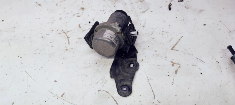 POMPA HAMULCOWA DODATKOWA AUDI A4 B6 B7 8E0927317J