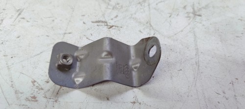 UCHWYT WSPORNIK BŁOTNIKA AUDI A4 B9 8W0821471