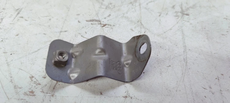 UCHWYT WSPORNIK BŁOTNIKA AUDI A4 B9 8W0821471
