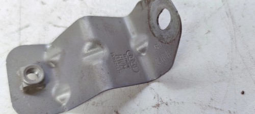 UCHWYT WSPORNIK BŁOTNIKA AUDI A4 B9 8W0821471