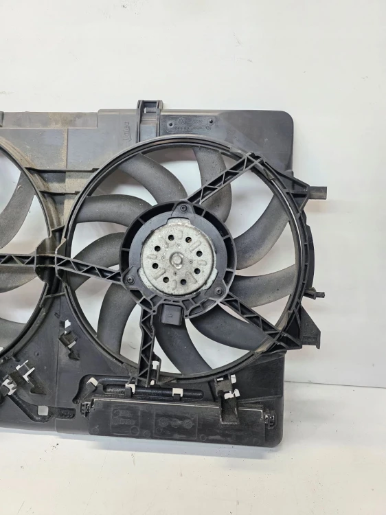 WENTYLATORY WENTYLATORY + OBUDOWA AUDI A4 B8 A5 8T Q5 8R 8K0121003M 1/25