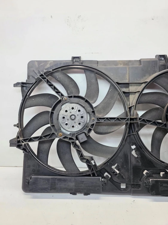 WENTYLATORY WENTYLATORY + OBUDOWA AUDI A4 B8 A5 8T Q5 8R 8K0121003M 1/25