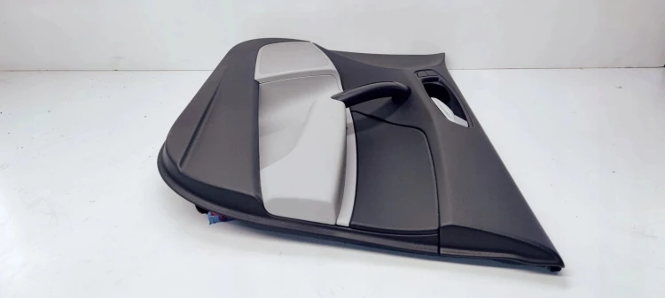 BOCZEK DRZWI PRAWY PRZÓD AUDI A1 8X4867106 *60*