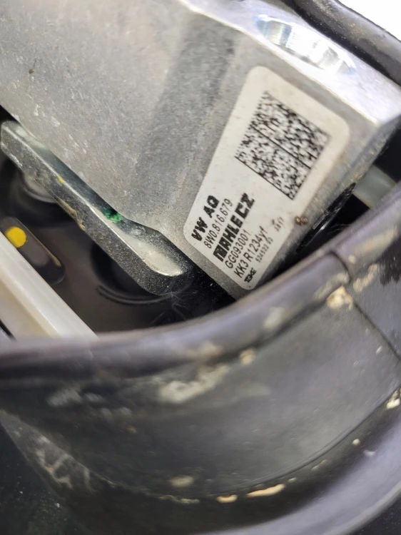 PAROWNIK SKRAPLACZ KLIMATYZACJI CHŁODNICA AUDI A4 B9 A5 8W HH017001