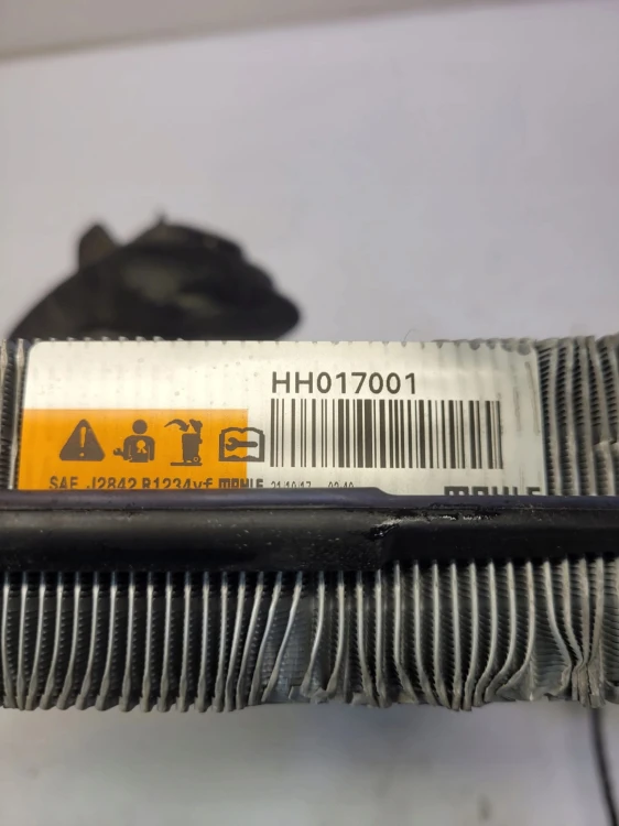 PAROWNIK SKRAPLACZ KLIMATYZACJI CHŁODNICA AUDI A4 B9 A5 8W HH017001