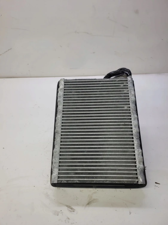 PAROWNIK SKRAPLACZ KLIMATYZACJI CHŁODNICA AUDI A4 B9 A5 8W HH017001