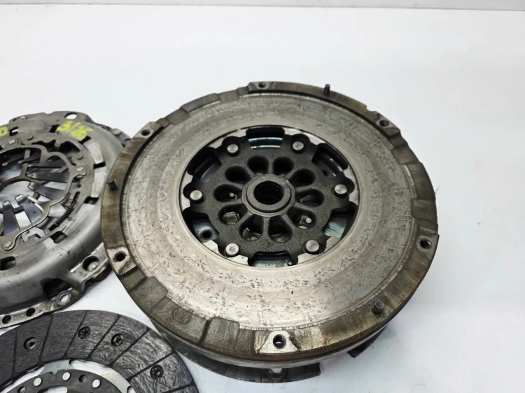 KOŁO DWUMASOWE SPRZĘGŁO AUDI A4 B8 A5 2.0 TDI TFSI 415034410 3/26