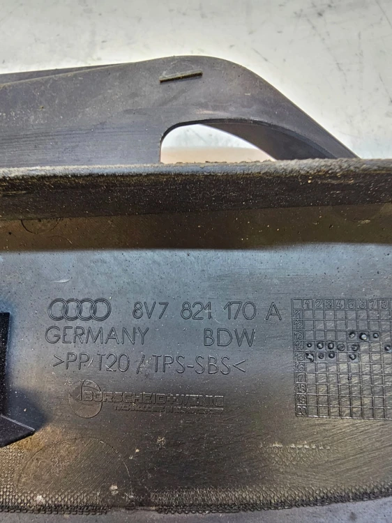 WYGŁUSZENIE BŁOTNIKA PRAWE AUDI A3 8V SEDAN 8V7821170A