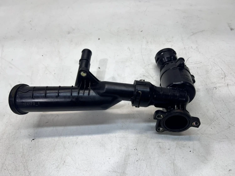 OBUDOWA TERMOSTATU AUDI A4 B9 A5 2.0 TDI 04L121111H