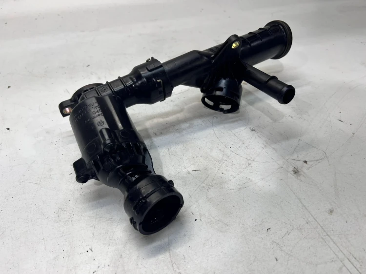 OBUDOWA TERMOSTATU AUDI A4 B9 A5 2.0 TDI 04L121111H
