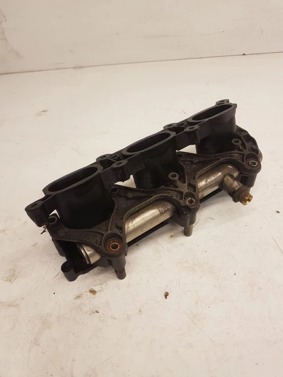 KOLEKTOR SSĄCY AUDI A4 B7 A6 C6 3.2 FSI 06E133110J