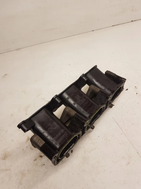 KOLEKTOR SSĄCY AUDI A4 B7 A6 C6 3.2 FSI 06E133110J