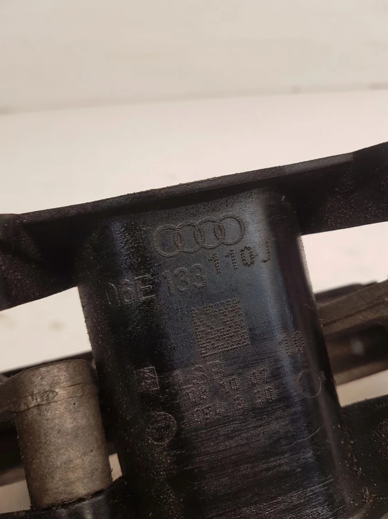 KOLEKTOR SSĄCY AUDI A4 B7 A6 C6 3.2 FSI 06E133110J