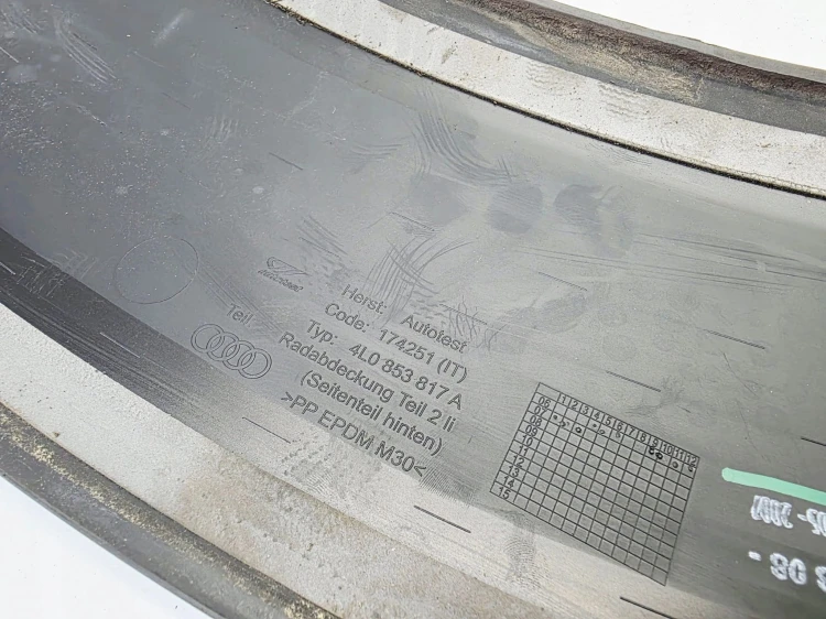 LISTWA Z BŁOTNIKA LEWY TYŁ AUDI Q7 4L ALLROAD 4L0853817A
