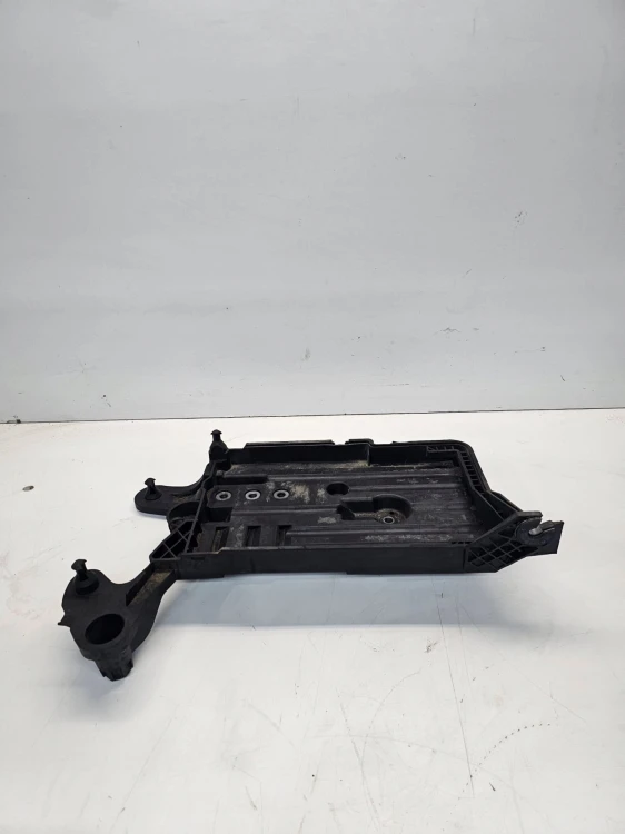 PODSTAWA AKUMULATORA AUDI A3 8V Q3 VW SEAT 5Q0915321H