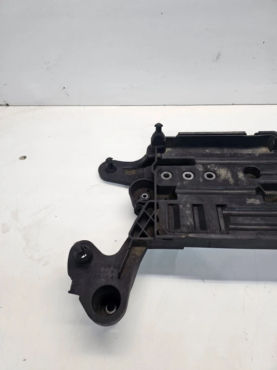 PODSTAWA AKUMULATORA AUDI A3 8V Q3 VW SEAT 5Q0915321H