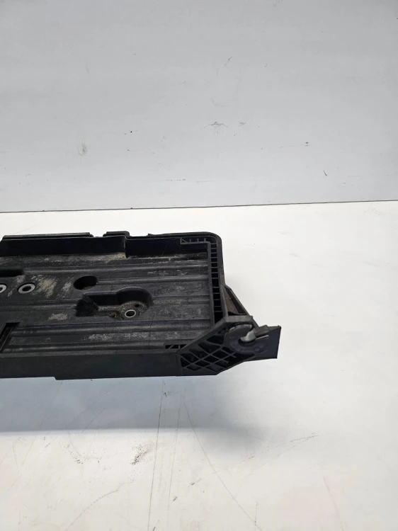PODSTAWA AKUMULATORA AUDI A3 8V Q3 VW SEAT 5Q0915321H