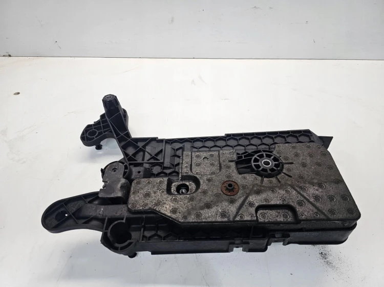 PODSTAWA AKUMULATORA AUDI A3 8V Q3 VW SEAT 5Q0915321H