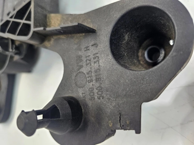PODSTAWA AKUMULATORA AUDI A3 8V Q3 VW SEAT 5Q0915321H