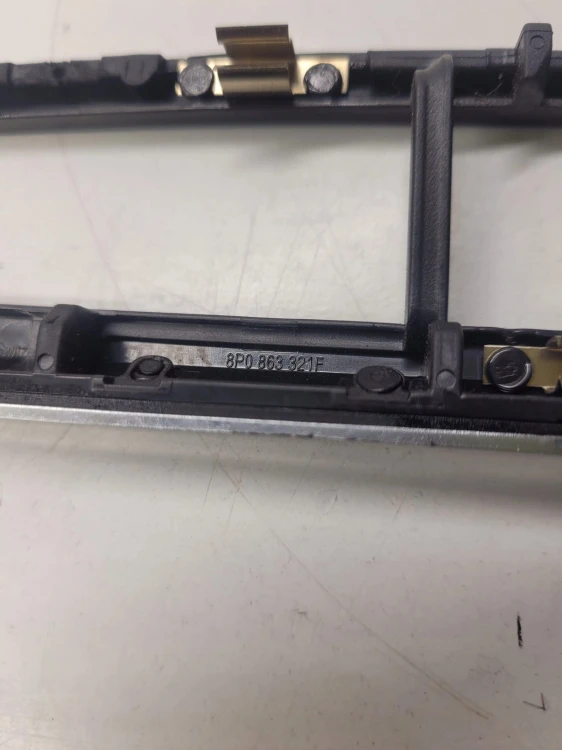 RAMKA PANELU KONSOLI AUDI A3 8P 8P0863321F