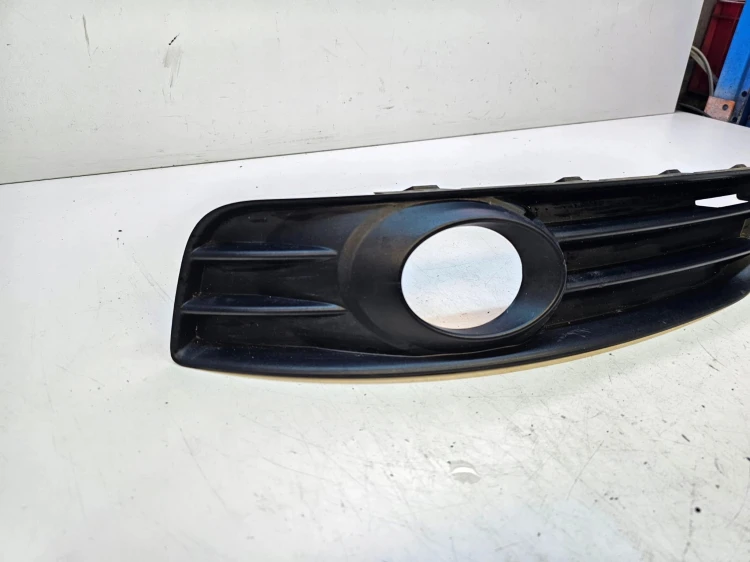 KRATKA ATRAPA ZDERZAKA AUDI A3 8P LIFT 8P0807681H