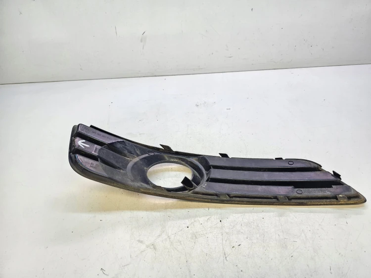 KRATKA ATRAPA ZDERZAKA AUDI A3 8P LIFT 8P0807681H