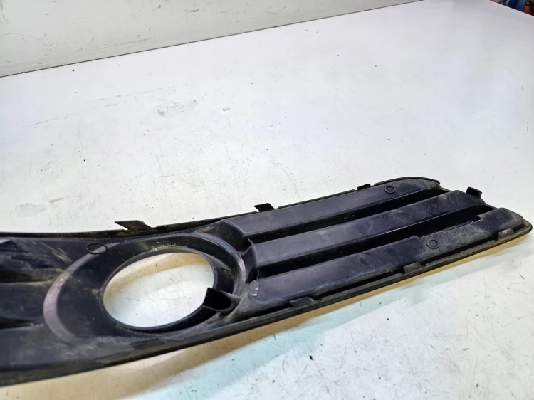KRATKA ATRAPA ZDERZAKA AUDI A3 8P LIFT 8P0807681H