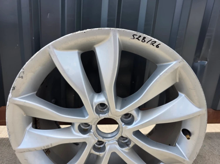 FELGA ALUMINIOWA AUDI A3 A4 A6 VW SKODA 7.5J R17 ET56 8P0601025CC S28/26