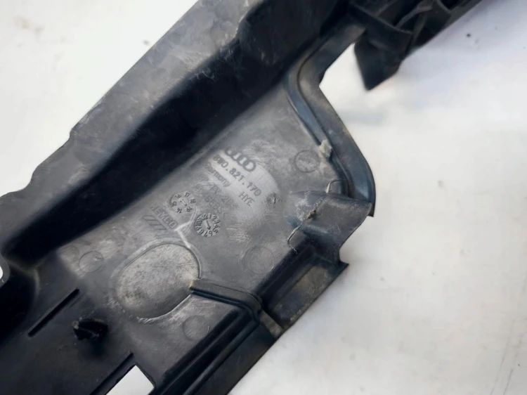 NAKŁADKA BŁOTNIKA PRAWA AUDI A4 B9 8W0821170B