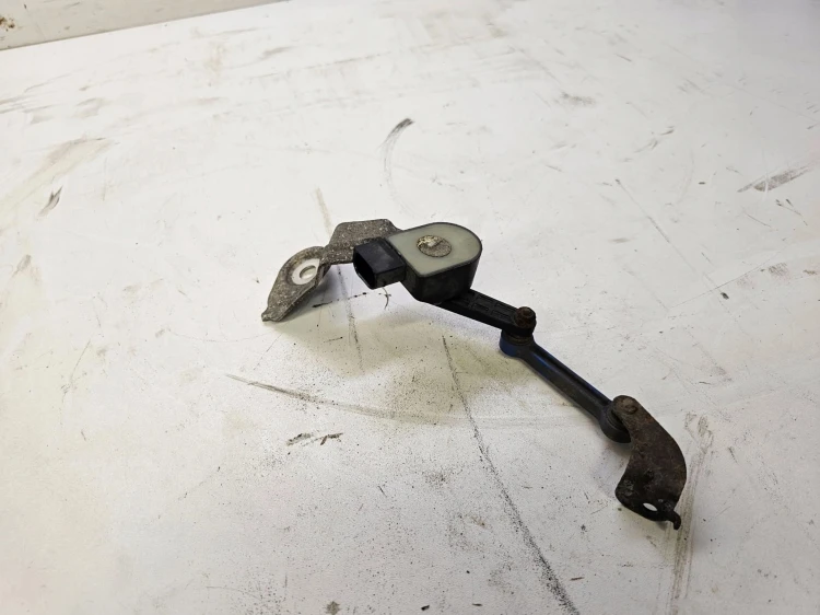 CZUJNIK POZIOMOWANIA ŚWIATEŁ AUDI A4 B7 8E0616571D