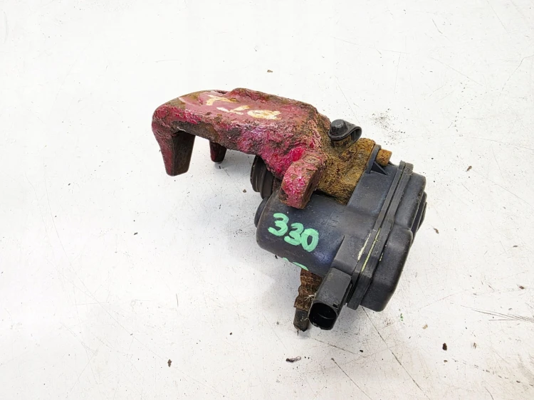 ZACISK HAMULCOWY ELEKTRYCZNY LEWY TYŁ AUDI A4 B8 A5 Q5 POD TARCZĘ 330MM