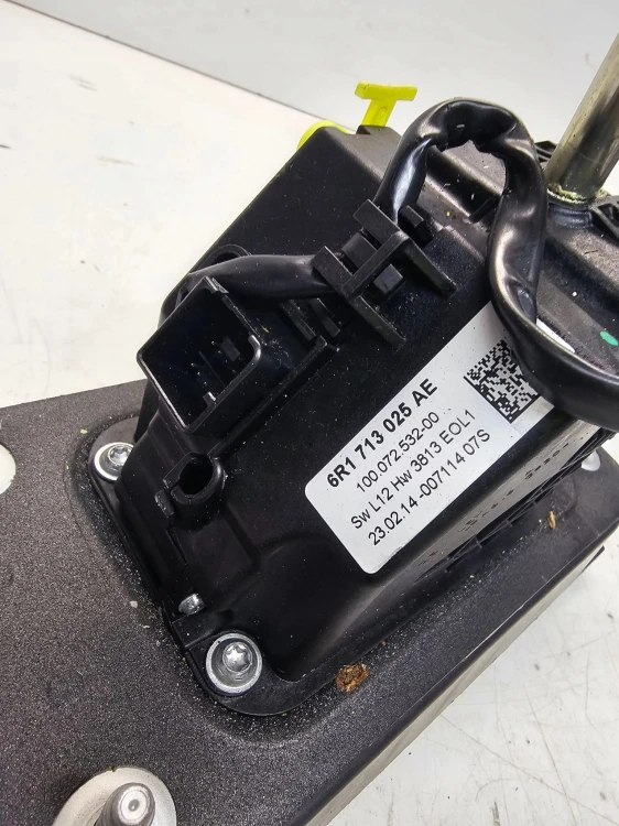 WYBIERAK LEWAREK AUTOMAT AUDI A1 8X VW 6R1713025AE