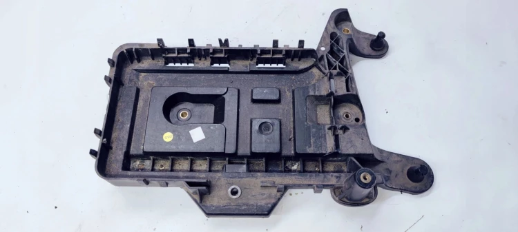 PODSTAWA AKUMULATORA AUDI A3 Q3 1K0915333H