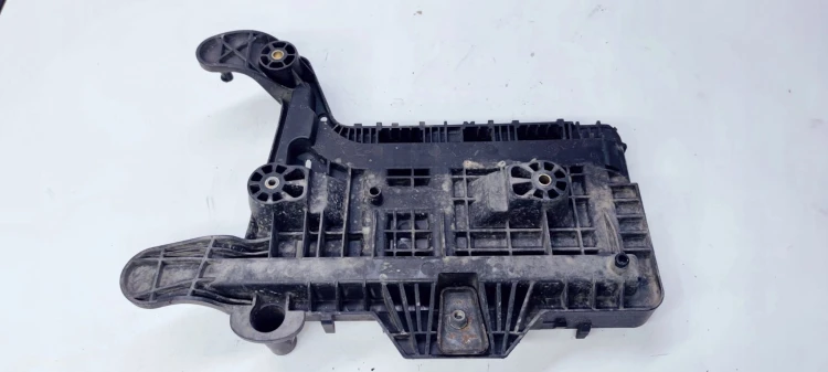 PODSTAWA AKUMULATORA AUDI A3 Q3 1K0915333H