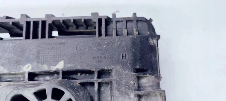 PODSTAWA AKUMULATORA AUDI A3 Q3 1K0915333H