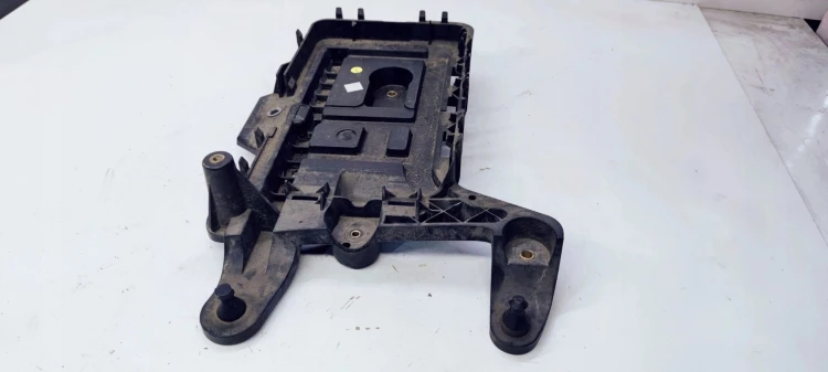 PODSTAWA AKUMULATORA AUDI A3 Q3 1K0915333H
