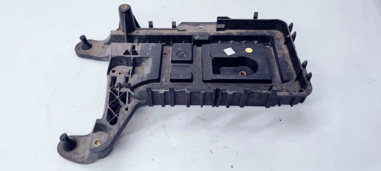 PODSTAWA AKUMULATORA AUDI A3 Q3 1K0915333H